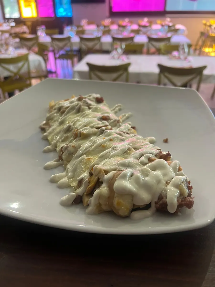 Pazzillo con funghi, salsiccia e fonduta di formaggio